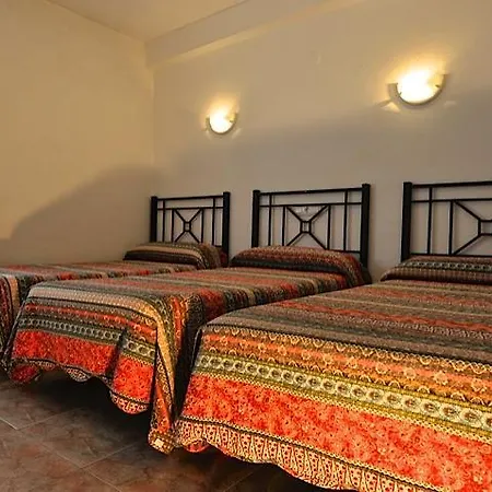 Backpackers Pension Facundo *